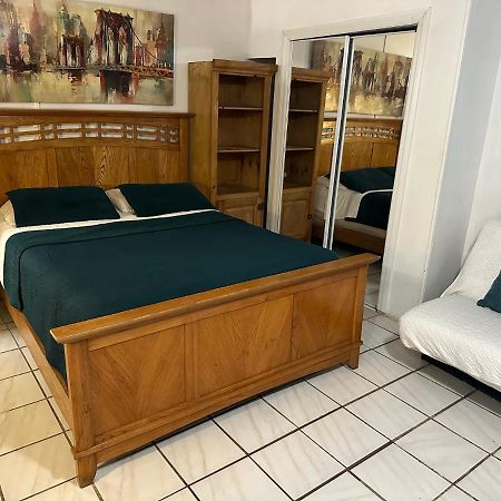 Cozy Queen Bed Studio With 60 Inch Smart Tv, Netflix, Airplay, Mini-Fridge, And 500 Mbps Wifi Near Fiu, Dolphin Mall, Airport Miami Luaran gambar