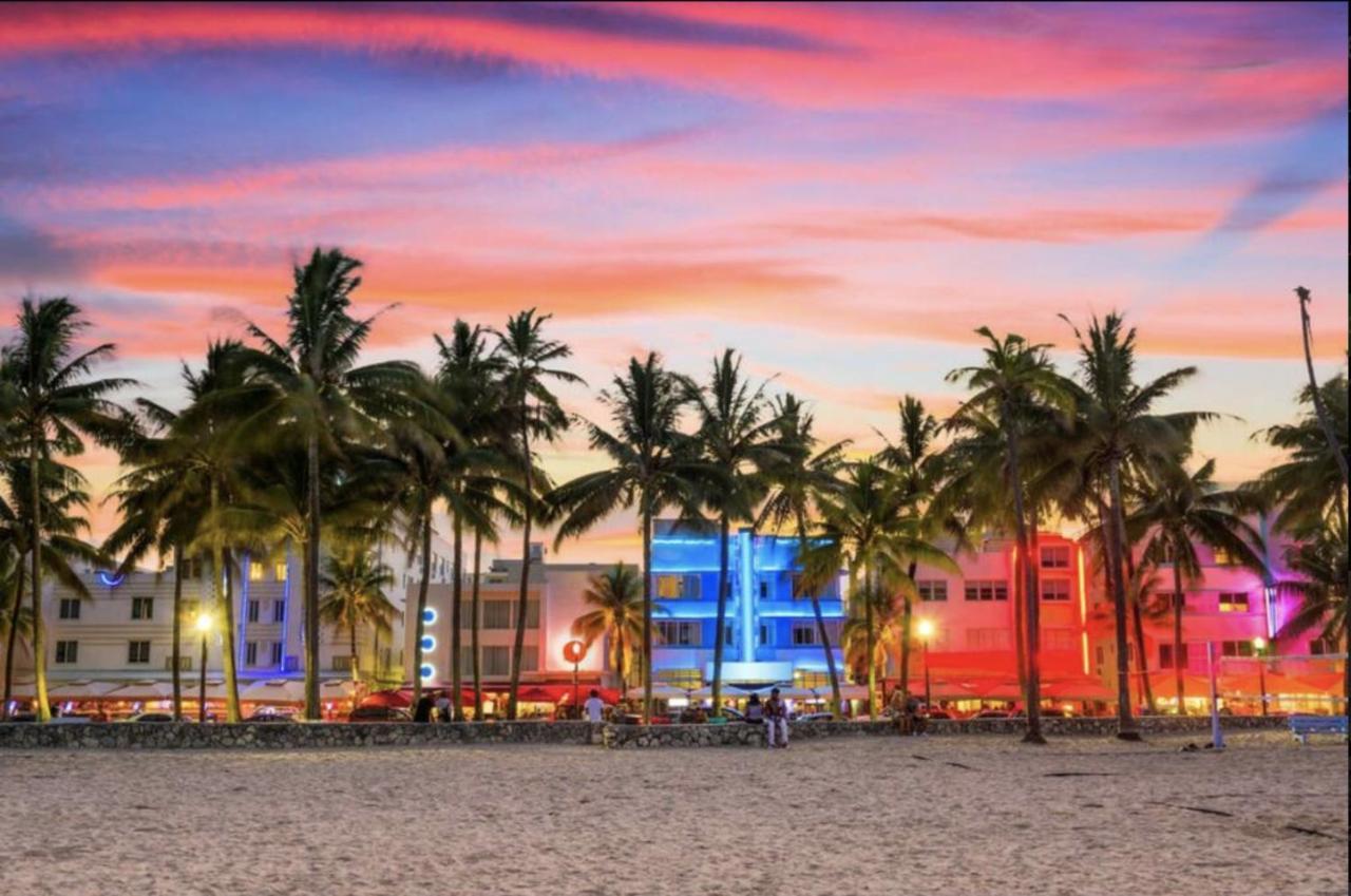 Cozy Queen Bed Studio With 60 Inch Smart Tv, Netflix, Airplay, Mini-Fridge, And 500 Mbps Wifi Near Fiu, Dolphin Mall, Airport Miami Luaran gambar