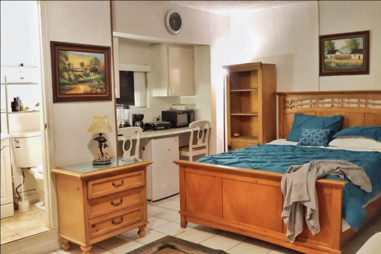 Cozy Queen Bed Studio With 60 Inch Smart Tv, Netflix, Airplay, Mini-Fridge, And 500 Mbps Wifi Near Fiu, Dolphin Mall, Airport Miami Luaran gambar