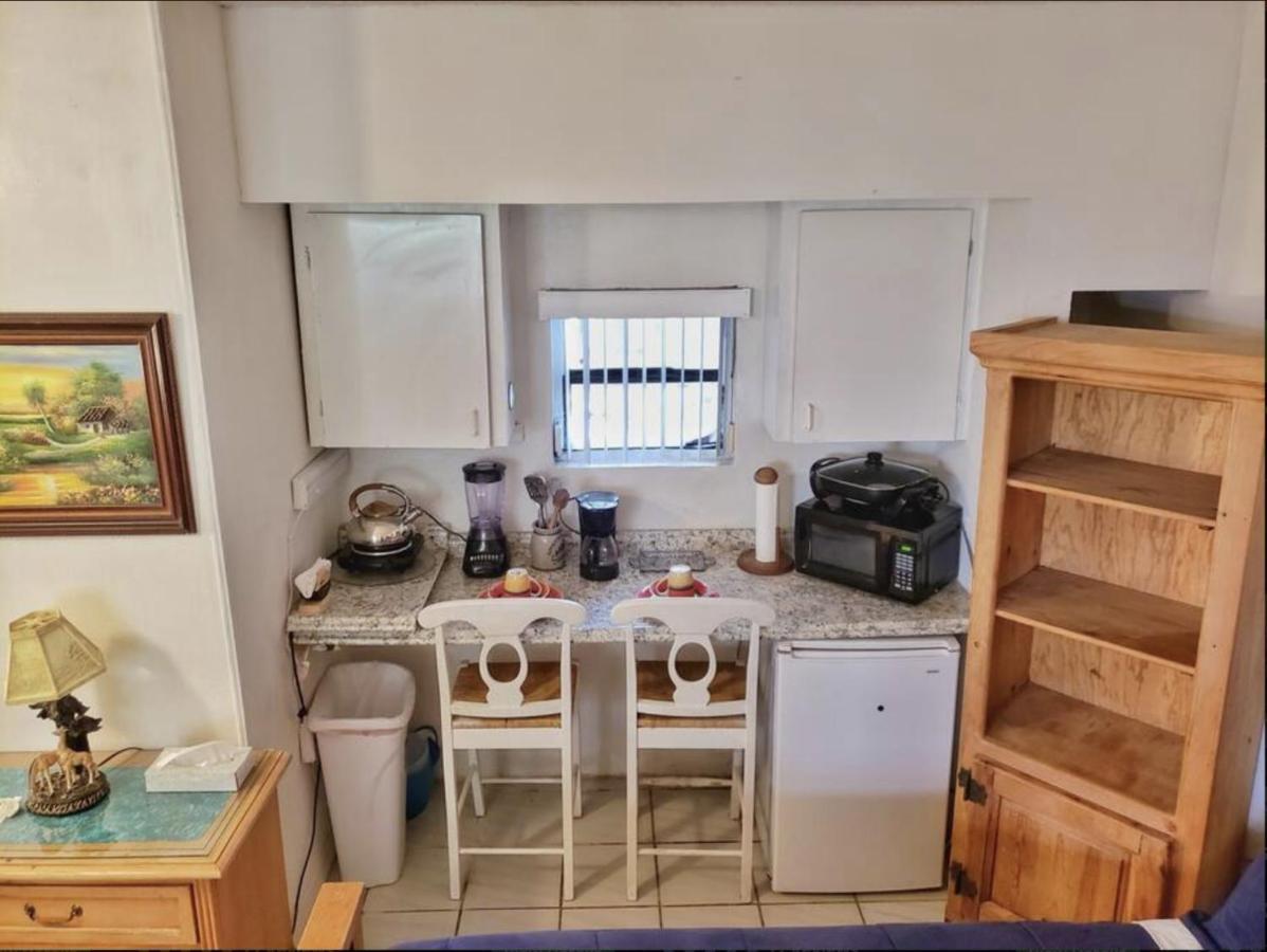 Cozy Queen Bed Studio With 60 Inch Smart Tv, Netflix, Airplay, Mini-Fridge, And 500 Mbps Wifi Near Fiu, Dolphin Mall, Airport Miami Luaran gambar