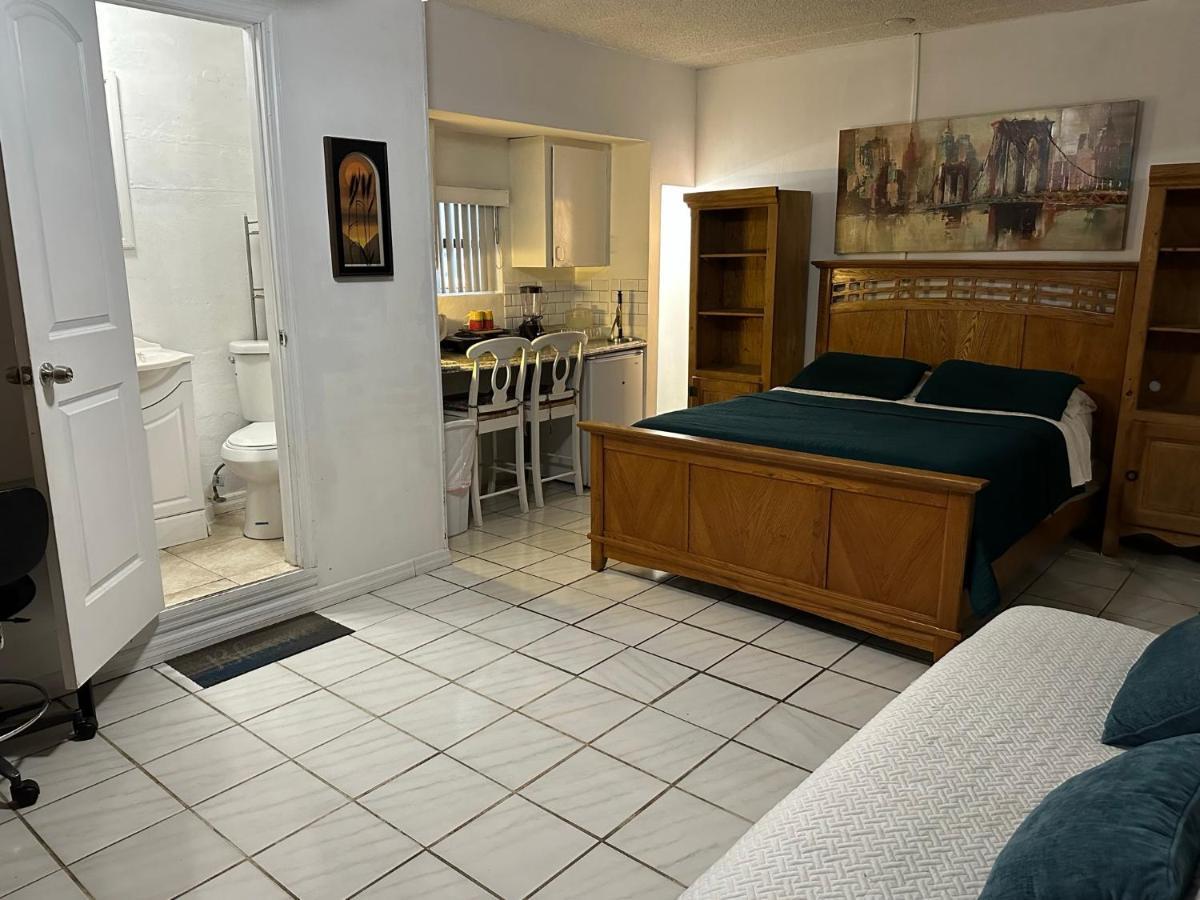 Cozy Queen Bed Studio With 60 Inch Smart Tv, Netflix, Airplay, Mini-Fridge, And 500 Mbps Wifi Near Fiu, Dolphin Mall, Airport Miami Luaran gambar