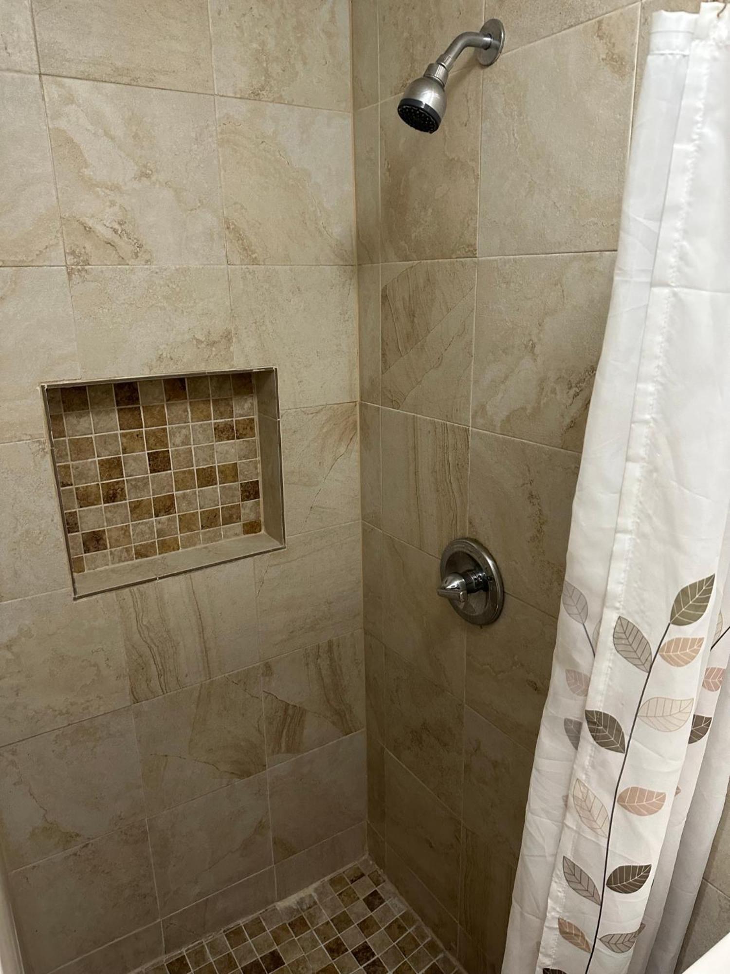 Cozy Queen Bed Studio With 60 Inch Smart Tv, Netflix, Airplay, Mini-Fridge, And 500 Mbps Wifi Near Fiu, Dolphin Mall, Airport Miami Luaran gambar